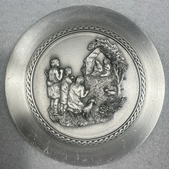 Vintage Pewter Nativity Plate Baby Jesus Shepherd Scene Cottagecore RARE 4” USA - Picture 2 of 10